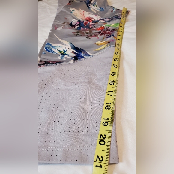 NWOT Avia Women's Floral Gray Leggings Size:L (12-14) - Picture 7 of 10